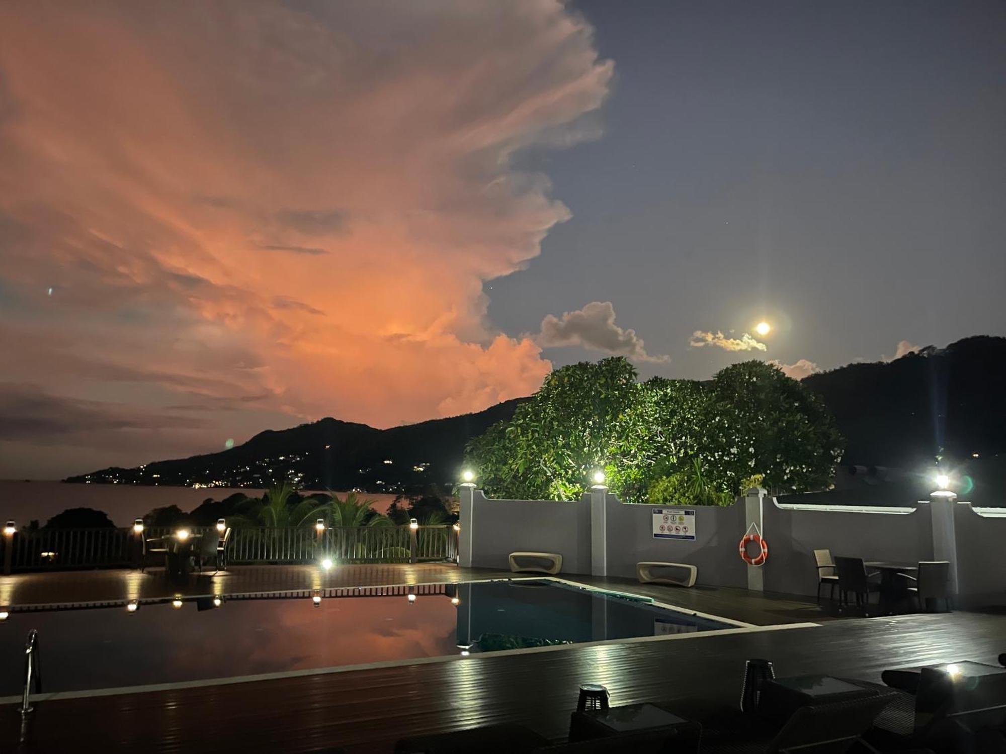 D'Offay Seaview Apartments 보발롱 외부 사진