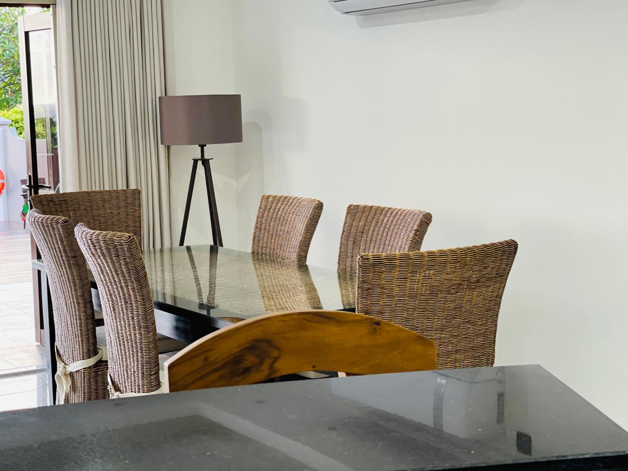 D'Offay Seaview Apartments 보발롱 외부 사진