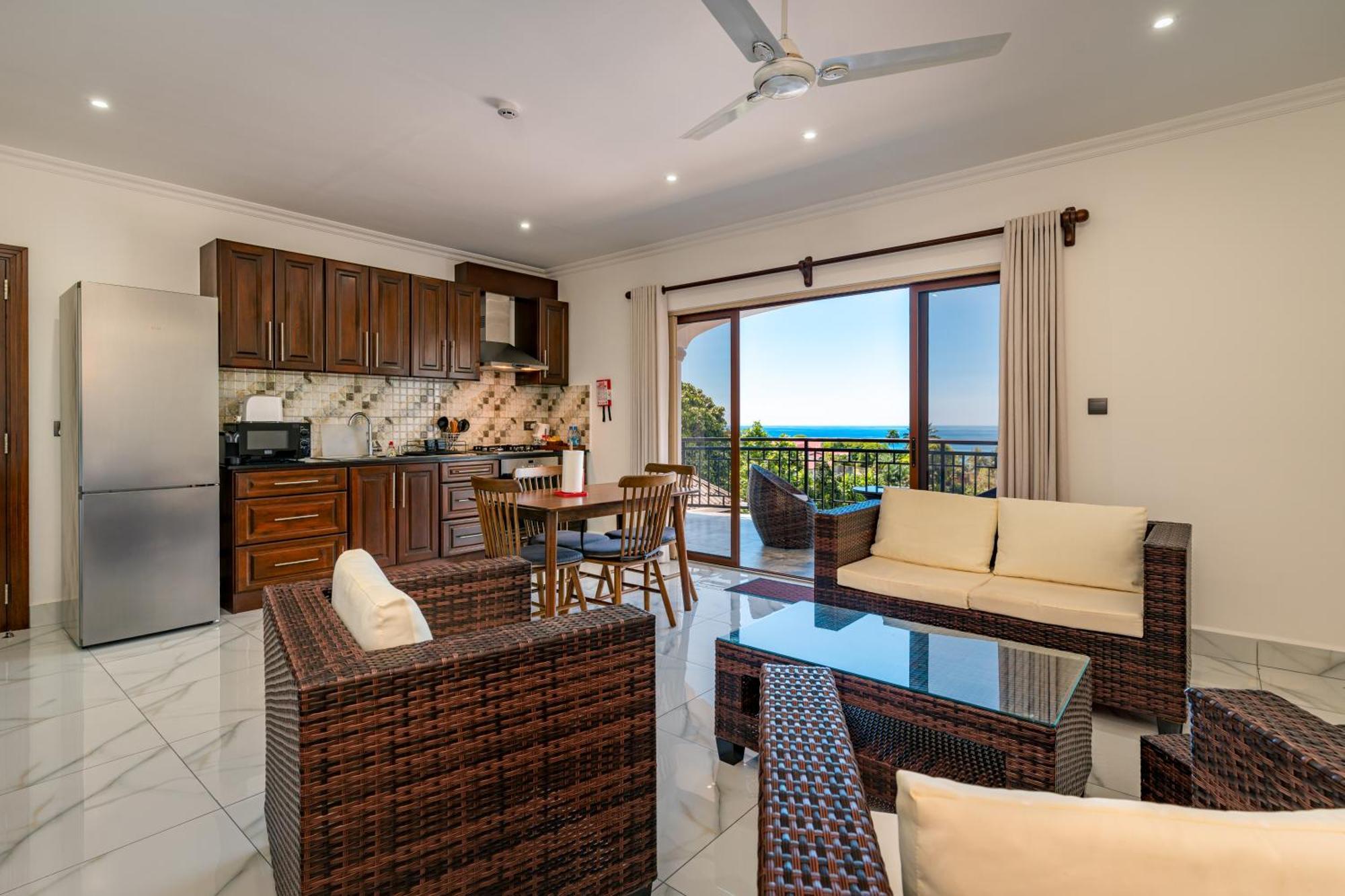 D'Offay Seaview Apartments 보발롱 외부 사진