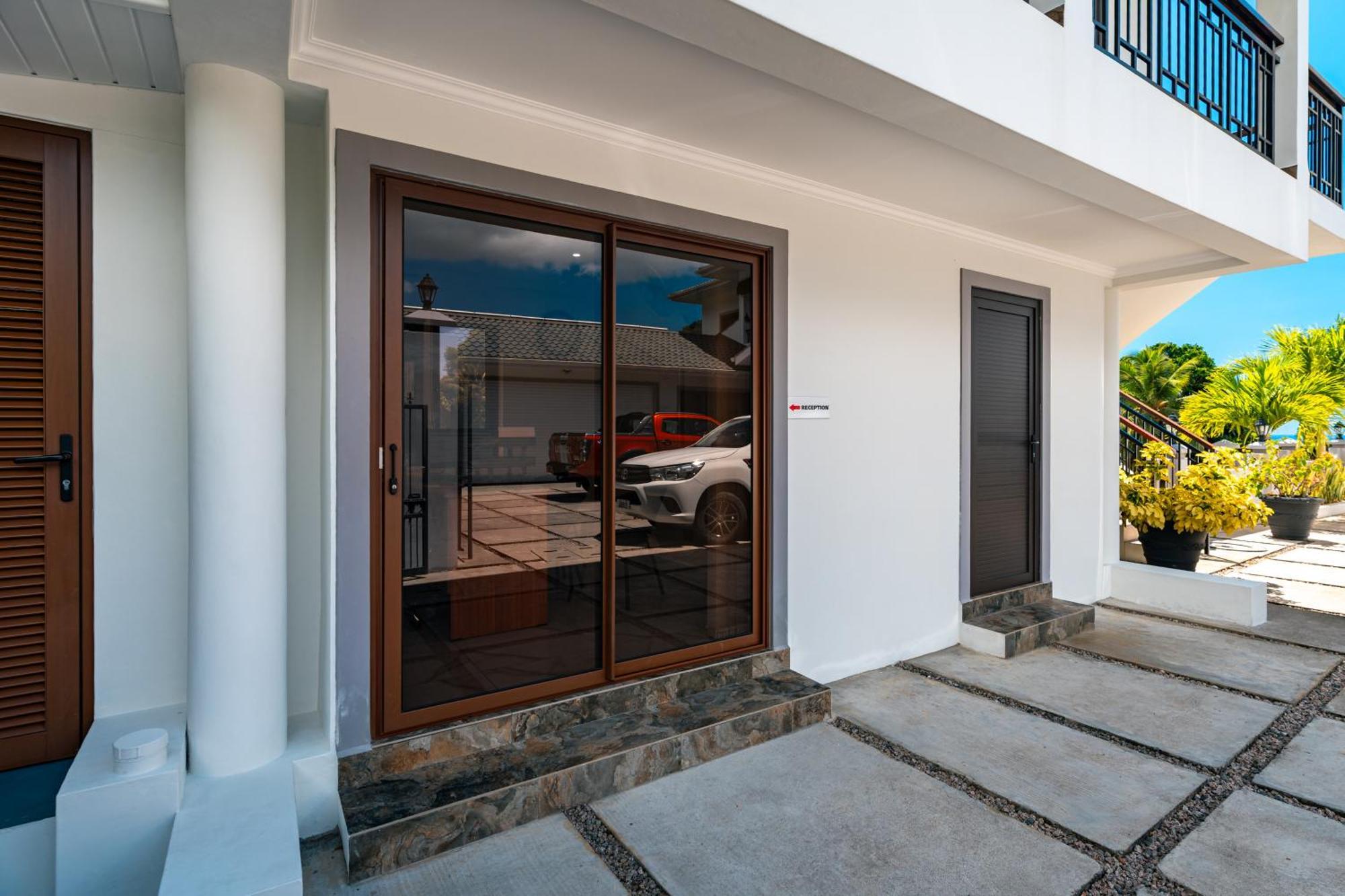 D'Offay Seaview Apartments 보발롱 외부 사진